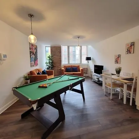 Spacious Leicester Apt With Free Parking, Sleeps 6 Exterior photo