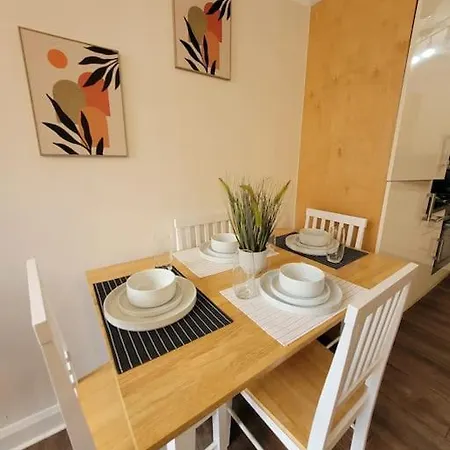 Spacious Leicester Apt With Free Parking, Sleeps 6 Exterior photo