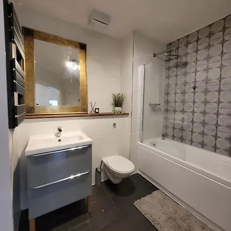 Spacious Leicester Apt With Free Parking, Sleeps 6 Exterior photo