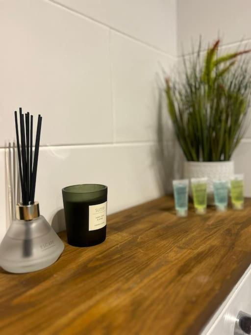 Spacious With Free Parking, Sleeps 6 Leicester